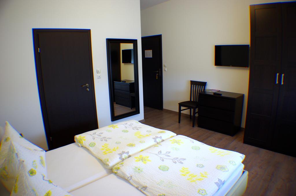 Pension Diana-Parndorf Luaran gambar