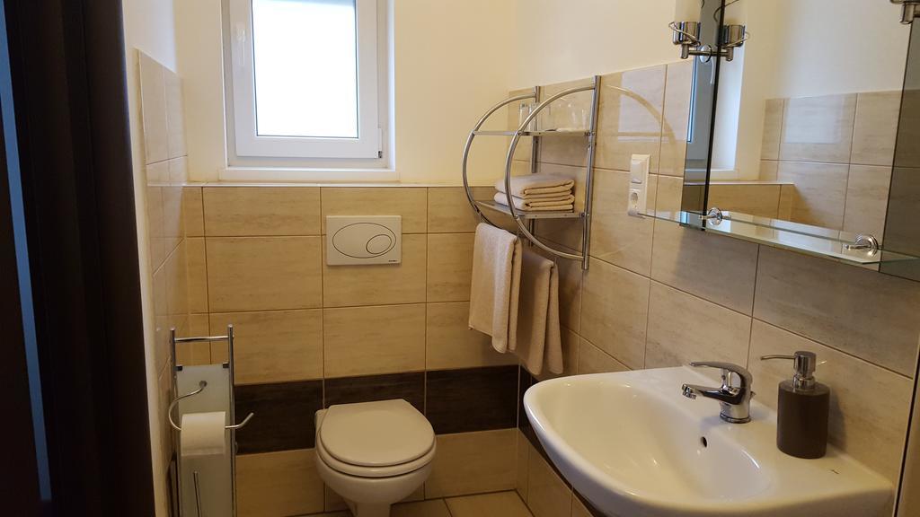 Pension Diana-Parndorf Luaran gambar