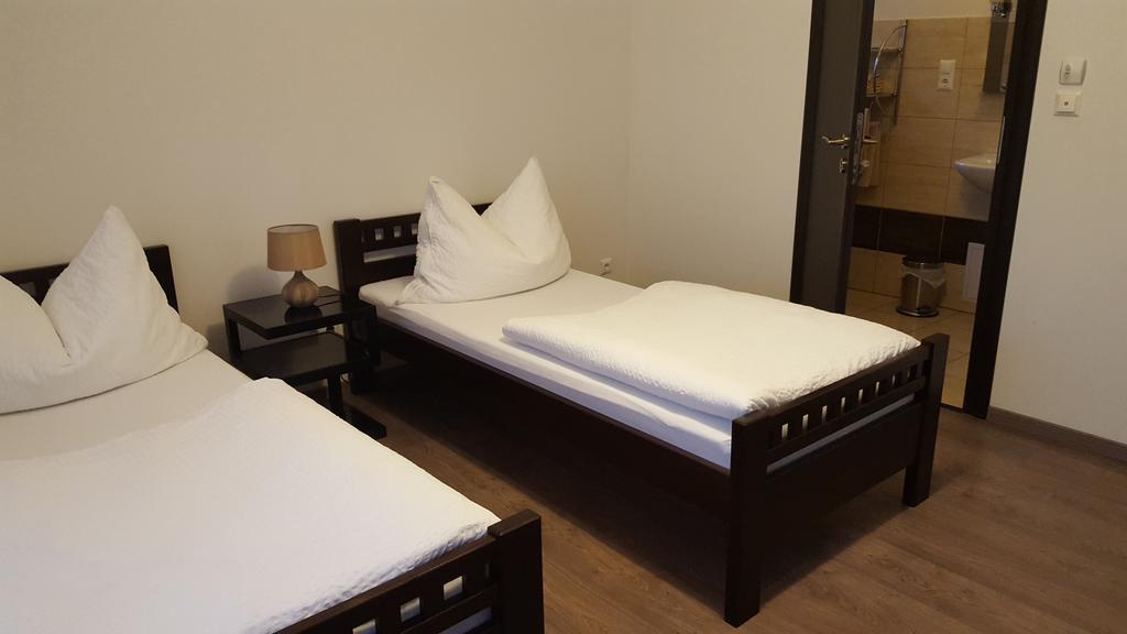 Pension Diana-Parndorf Luaran gambar